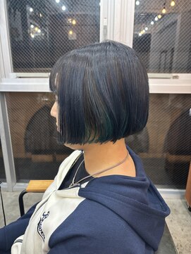 ヘアメイク デザート(HAIR MAKE DESART) 木村法子【アゴラインボブ×ブルーブラック×インナーグリーン】