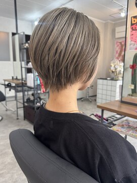 ナジック(749) ショート×グレージュ