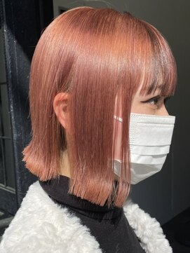 カムジーヘッドカミノウラ(COMEGHEAD KAMINOURA) 上乃裏ショートボブイルミナカラー丸みレイヤーくびれショート