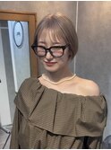 ○ 今っぽさNo.1! ハイトーンベージュのミニボブ