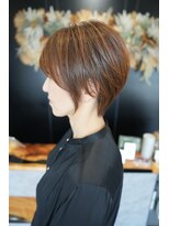 シロ(SHILO)&nbsp;艶カラー×ショートレイヤーでつくる小顔シルエット/諏訪