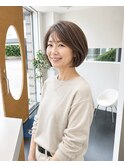 大人女性の白髪ぼかしショートボブ