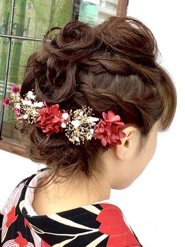 ベベ(bebe’) 上品に可愛いヘアアレンジ♪