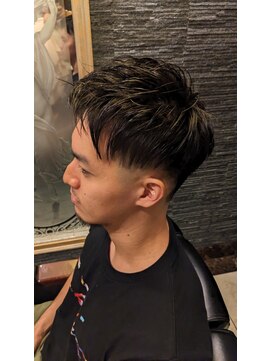 プレミアムバーバー 新宿店(PREMIUM BARBER produce by HIRO GINZA) スキンフェード×2ブロック