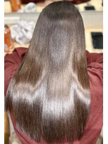 ジジ(GiGi)&nbsp;風になびく軽いサラ髪