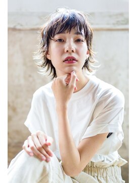 ソウ アオヤマ(SO aoyama) ショートウルフ　眉上　無造作　ベージュカラー