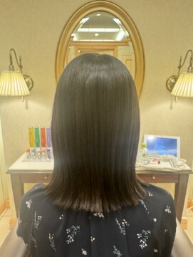 松本平太郎美容室 銀座本店 艶やか外はねボブ