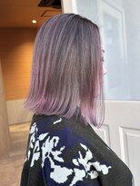 イェル(ELL.) 外国人風ハイライト×シルバーグレージュ切りっぱなしbob