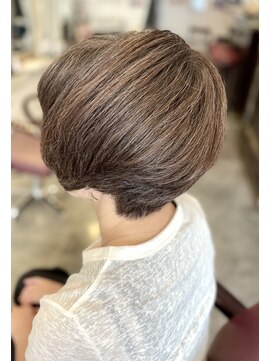 サーティエイト(38) くせ毛 うねり えりあし美人丸みショートボブ/くびれショート/