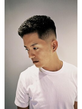 フランクスバーバーザスタンド(Frank’s barber the stand) サーフカール/スパイキーショート/ブルーブラック/飯田橋E