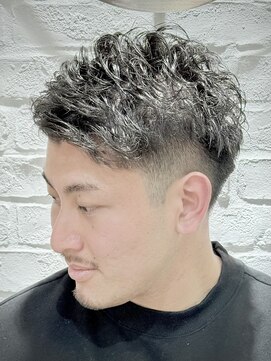 ヨシザワインク プレミアム 横浜 桜木町店(YOSHIZAWA Inc. PREMIUM) メンズ刈り上げツーブロックナチュラルアップバングパーマ