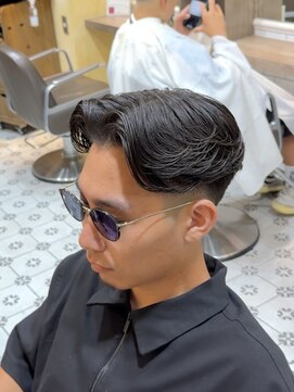 グルーマーズトウキョウ(GROOMER/S TOKYO) ラフカール　フェード　海外風　センターパート　かきあげ