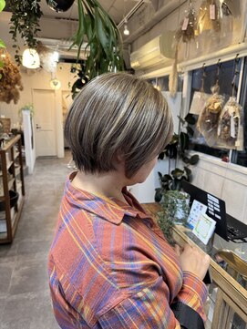 タオ(tao) ハイライトショートボブ