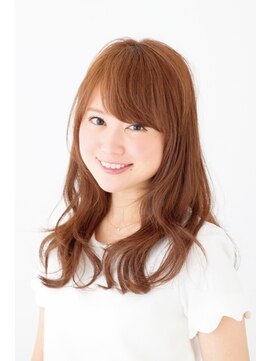 フォルテ 藤枝エピ店 ひし形シルエットのセミロングスタイル