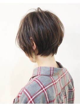 キアラ(Kchiara) 洗練された耳かけショート／大人可愛いオフィスヘア