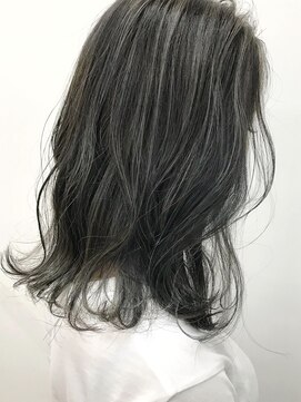 キューズ クラブ(cuz KLUB) 【cuzKLUB】ミディアムスタイル×ハイライトアッシュ