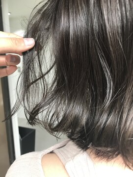 ネイヴィル(navile) ◎赤みゼロの　オリーブベージュ