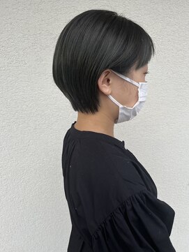 テテ(tete) 耳かけショート×グリーンカラー