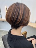 大人可愛い前下がりゆったりショートスタイル