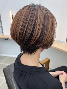 セラ(SERA) 大人可愛い前下がりゆったりショートスタイル