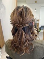 ピエニタウコ(pieni tauko) コテ巻きハーフアップ