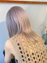 ニモ(NIMO.) 切りっぱなしボブ色素薄めベージュホワイトベージュ