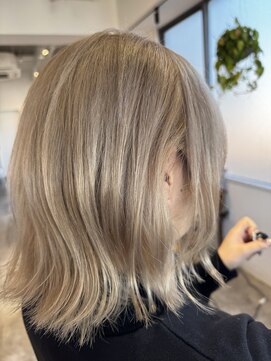 シェリー(Che'ri) ホワイトブロンド/ミルクティーカラー/ベージュ／藤本