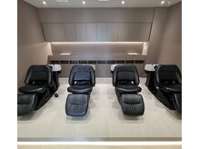 コル(COL.)の雰囲気（フルフラットのシャンプー台で極上の癒しのひと時を♪）