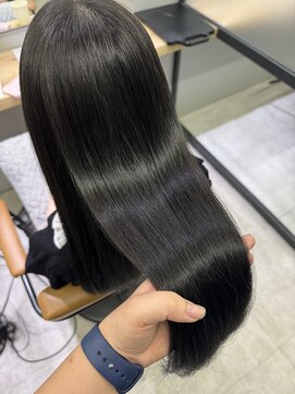 リジー(Litzy) うるツヤ髪に【三國麗奈】