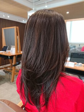 ビスポーク(BESPOKE) 軽やかな動きと毛先のまとまりを共に実現♪大人レイヤースタイル