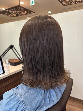 柔らかベージュ×外ハネ