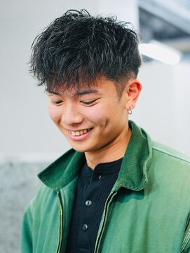 スラッシュ(SLASH) ツイストスパイラル/スパイラルパーマ/波巻きパーマ/姫路