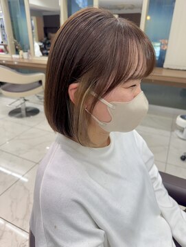 アッシュ 下北沢店(Ash) ベージュ系イヤリングカラーのパツっとボブ