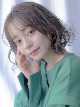 アリアツイン バイ エクラート 池袋西口店(ARiA TWiN by ECLART) ミディアムレイヤー×ミルクティーブラウン 髪質改善 波巻き