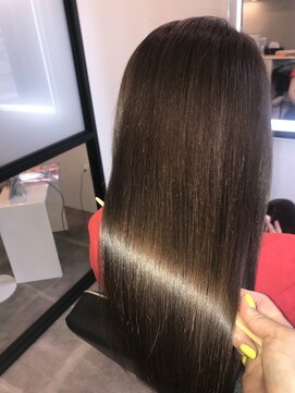 アールサロン アオヤマ(Rr SALON AOYAMA) プラチナミネコラ