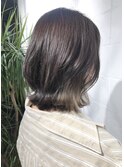 クリアグレージュで外ハネ♪インナーカラーでツヤ感ミディ