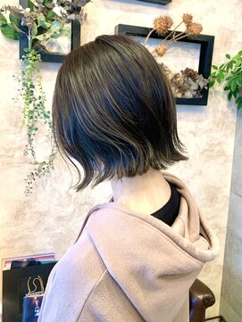 ジョージ(Jo-Ji) 外ハネ 切りっぱなしボブ　外ハネボブ　ことりベージュ 30代40代