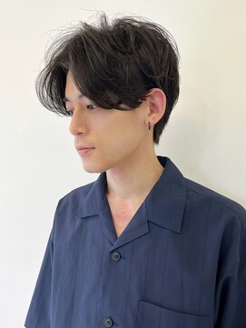 シスタ(SISTA) 【SiSTA】田中前下がりセンターパート刈り上げニュアンスパーマ