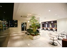 アイフィール(ifeel)の雰囲気（白と茶を基調とした店内。(瑞江/瑞江駅)）