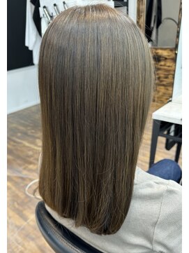 ヤイ(Yhai) カラー