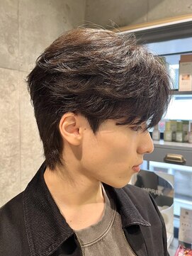 STYLE藤沢メンズフェザーショート黒髪センターパートパーマ