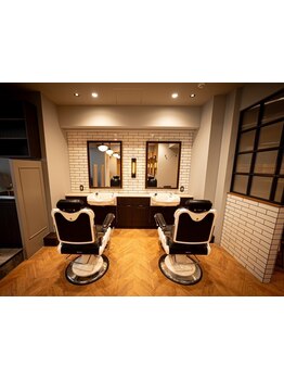 男性が居心地良いヘアサロン,おしゃれなバーバーショップならではな空間で特別なひとときをお楽しみ下さい!