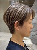 表参道丸みショートボブレイヤーカットアッシュグレー50代◯
