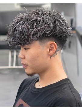 ササ シンサイバシ(33 SHINSAIBASHI) バロックパーマホワイトメッシュツイストスパイラル大阪心斎橋