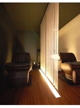 ヘッドスパで脳疲労をリセット。美容効果×癒し×頭皮改善の3大効果を同時にご体感頂けます。