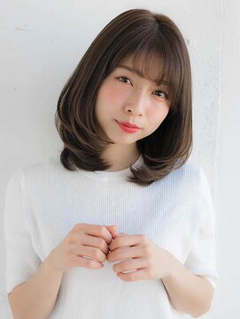 ルティア(Lutia) 顔周りレイヤースタイル　シナモンベージュカラー