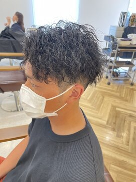 アリラドゥエ(ALiLa Due) ツイストスパイラル強めメンズパーマ