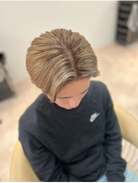 リバード(reverd) 外国人風ホワイトカラー☆☆