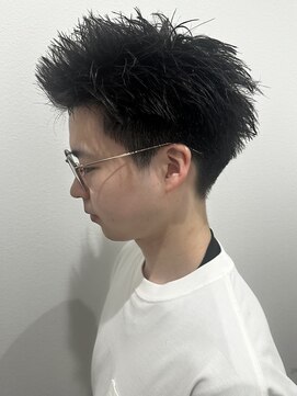 ヒュイル バイ ニアウ(Hwyl by Niau) メンズスパイキーショートパーマニュアンスパーマ刈り上げ