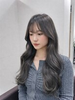 カミエ(kamie) ロングヘア×グレージュで叶う大人っぽい髪